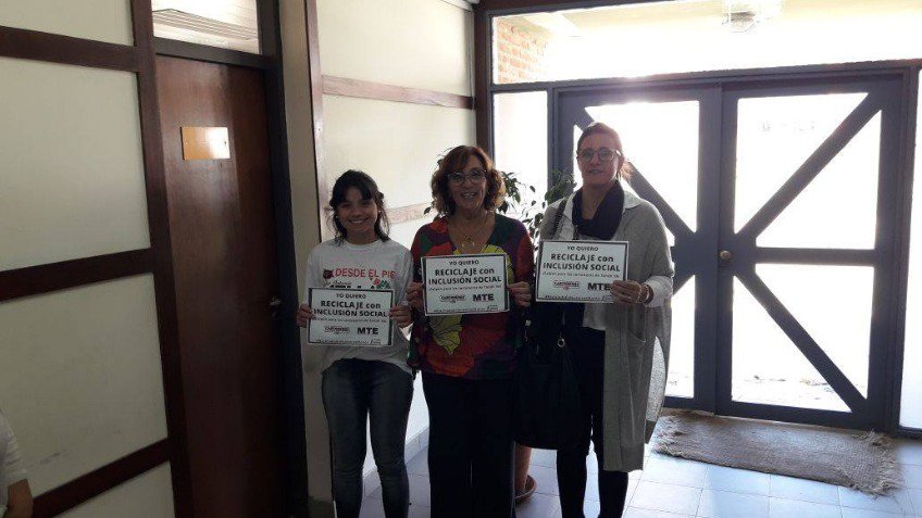 Cartoneros siguen en campaña por un galpón